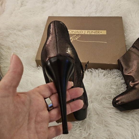 Donald Pliner High heel bootie - Picture 5 of 7